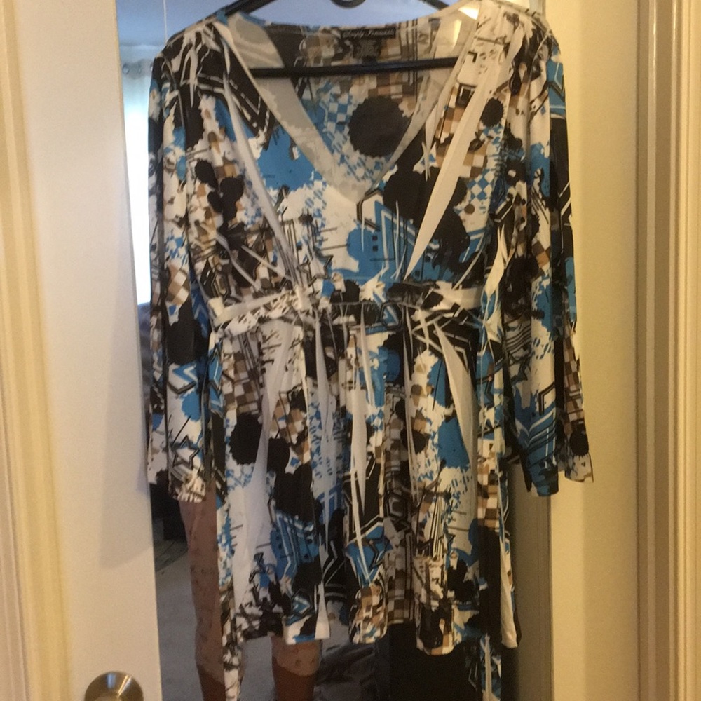 Vneck tied at waist mid sleeve tunic top